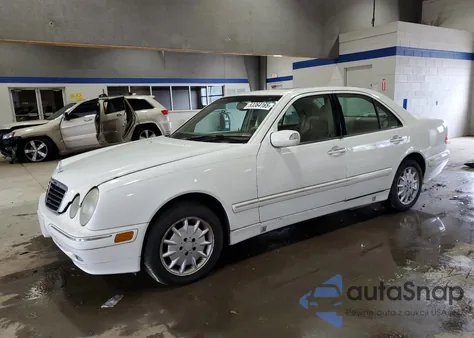 2002 Mercedes-Benz E 320 4Matic из США, поврежденный, VIN WDBJF82J02X065334